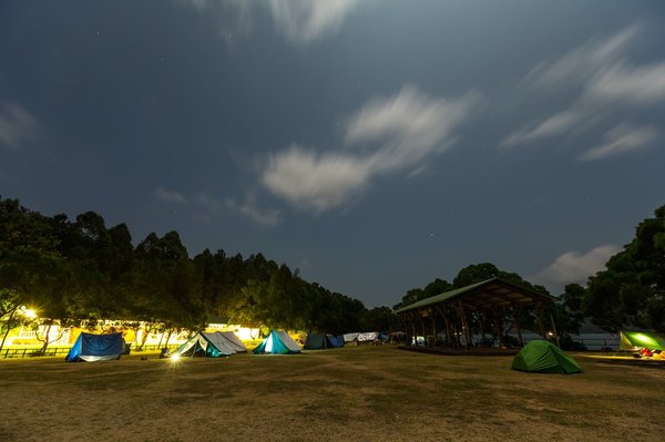 Y a-t-il des festivals ou événements près des campings au Pays Basque ?