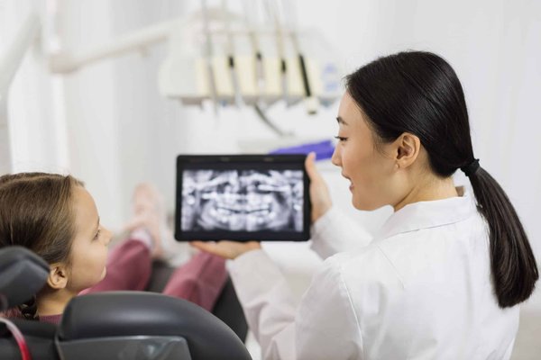 Pourquoi les visites régulières chez le dentiste sont-elles importantes ?